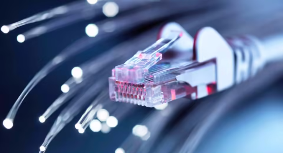 Mind-Blowing 420M Mbps Internet Speed Record: Download Baldur's Gate 3 in Milliseconds 9 420M Mbps internet speed record