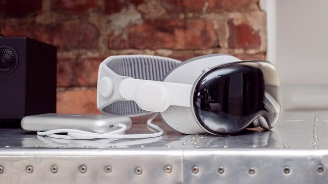 apple vision pro reviews and challenges