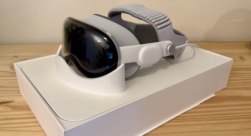 apple vision pro m5 chip update review